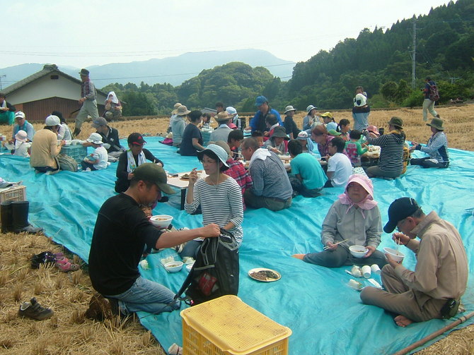 作業体験後の昼食で・・・猪鍋汁が美味しかったです! 作業体験後の昼食で・・・猪鍋汁が美味しかったです!